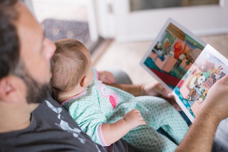 Как читать с ребенком с первых месяцев жизни: лайфхаки
